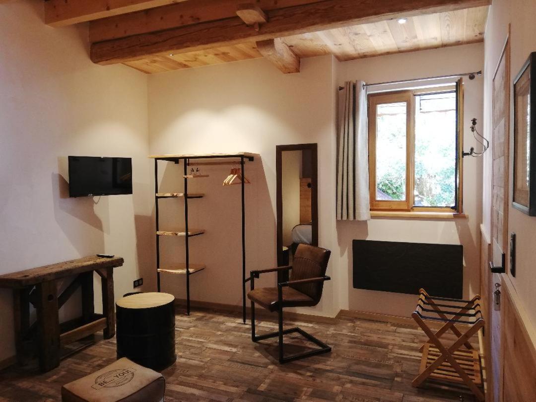 Bed and Breakfast Un R de Mémises Thollon-les-Memises Exterior foto